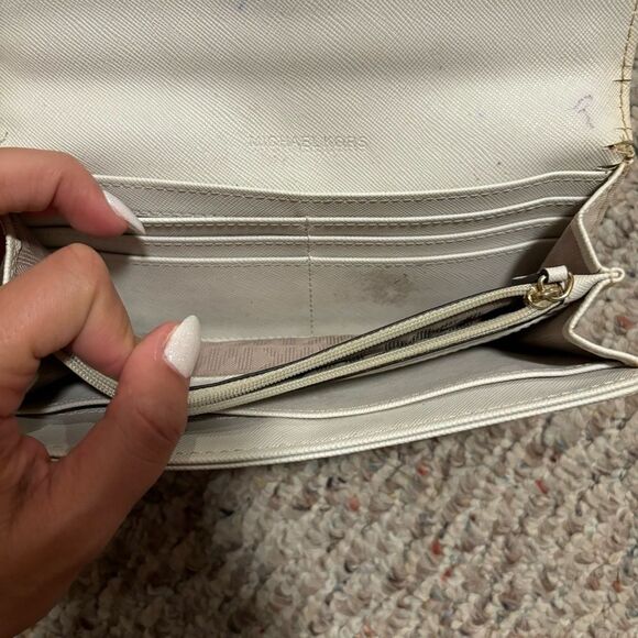 Michael Kors Vanilla/Beige Signature Canvas Fulton Flap Continental Wallet - Picture 5 of 14